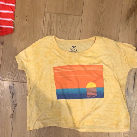 Cropped Roxy tee- Medium - Picture 2 of 2